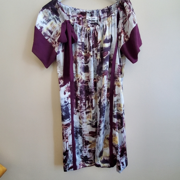 MaxMara 100% Silk Dress with Tie bow front with wine color contrast, - Picture 5 of 12